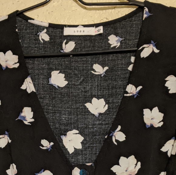 Lush | black floral jumpsuit diff print sz medium - Picture 3 of 5